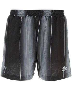 Umbro ストライプ ショートパンツ - ブラック