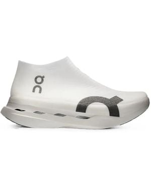 On Shoes Lightspray Cloudboom Strike Sneakers - White