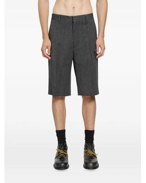 MM6 by Maison Margiela Bermudas Mm6 A Rayas Diplomáticas Con Borde Sin Rematar - Gris