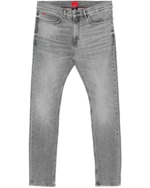 HUGO Jeans mit Logo-Schild - Grau