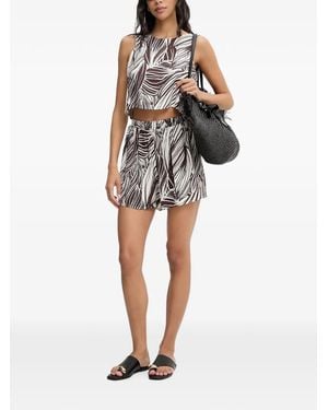 Guess Shorts Con Hojas Estampadas - Marrón