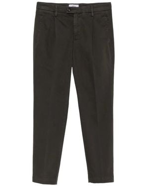 VELA SHOP Pleated Straight-Leg Trousers - Black