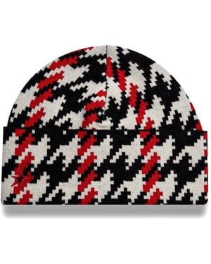Perfect Moment Houndstooth-Pattern Wool Beanie - Red
