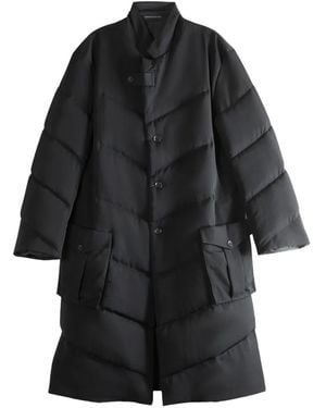 Yohji Yamamoto Gesteppter Mantel mit diagonaler Naht - Schwarz