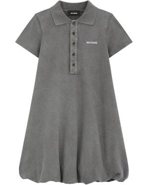 we11done Poloshirtkleid mit Logo-Stickerei - Grau