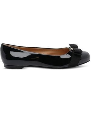 Ferragamo Ballerines Vara Bow En Cuir Verni - Black
