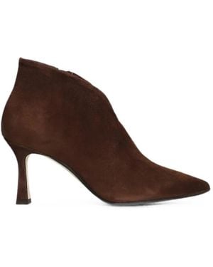 The Seller Pointed-Toe V-Cut Ankle Boots - Brown