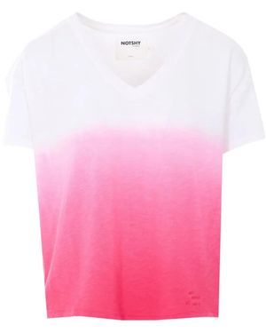 Not Shy Camiseta Con Cuello En V - Rosa