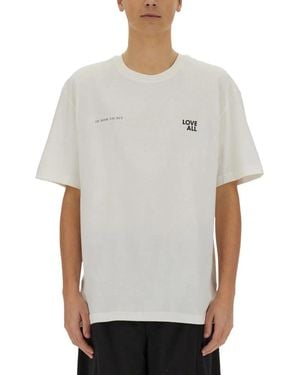 ih nom uh nit Jesus Love All Print T-Shirt - Grey