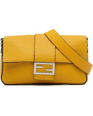 Fendi Hobo Bags - Gelb