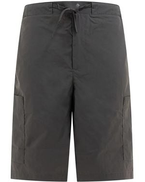 GR10K Drawstring Waist Shorts With Roomy Pockets - Grau