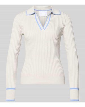 Style Icon Collection Geripptes Longsleeve mit V-Ausschnitt - curated by Tinvcb - Weiß
