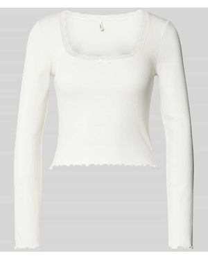 ONLY Slim Fit Langarmshirt mit spitzenverziertem U-Ausschnitt Modell 'WILMA' - Weiß