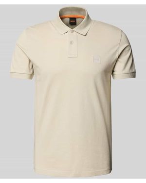 BOSS Slim Fit Poloshirt mit Label-Badge Modell 'Passenger' - Natur