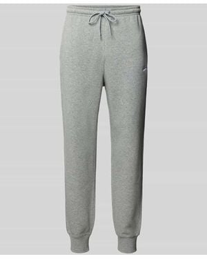 Nike Sweatpants mit Label-Stitching und Gesäßtasche - Grau