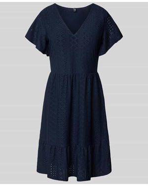 ONLY Tailliertes Freizeitkleid mit Lochstickerei Modell 'SANDRA' - Blau