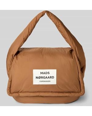 Mads Nørgaard Handtasche mit Label-Patch und Tragegriff - Braun