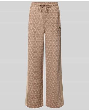 Guess Sweatpants mit Logo-Muster im Allover-Look - Natur