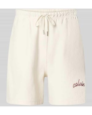 Calvin Klein Regular Fit Sweatshorts mit Logo-Stitching Modell 'Terry' - Natur