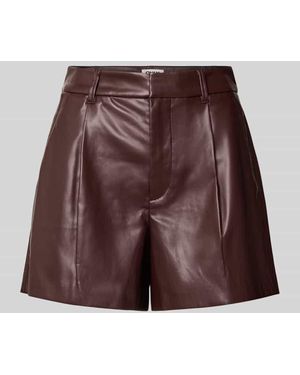 ONLY Relaxed Fit Shorts mit Bundfalten in Lederoptik 'LEA' - Rot