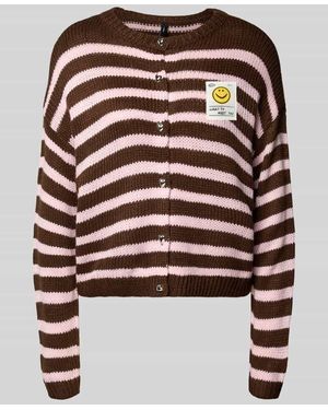 ONLY Strickjacke mit Herzpatch - Braun