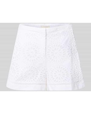 Stefanel Straight Fit Shorts mit floralem Loch-Stitching Modell 'Fiorenza' - Weiß