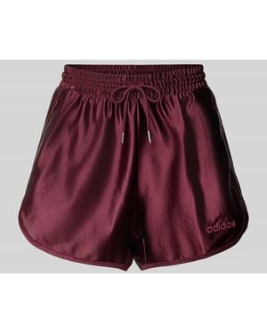 adidas Regular Fit Sweatshorts mit elastischem Bund - Rot