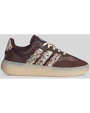 adidas Sneaker mit floralem Logo-Tape Modell 'BARREDA DECODE' - Braun