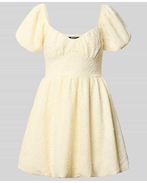 Gina Tricot Minikleid mit floralem Loch-Stitching - Natur