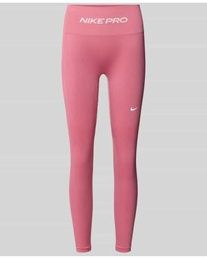 Nike Eng anliegend Sportleggings mit Logo-Print - Pink