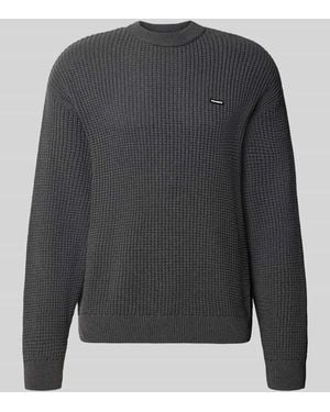 Review Regular Fit Strickpullover aus Baumwoll-Mix mit Label-Patch - Grau