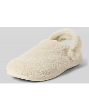 Crocs™ Hausschuhe aus Teddyfell - Natur
