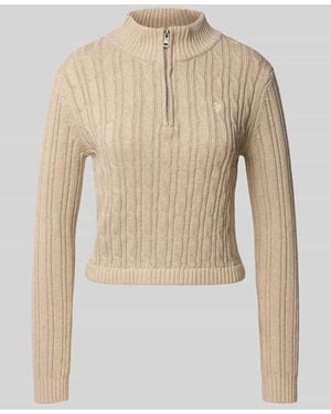 Guess Strickpullover mit Zopfmuster und Stehkragen - Natur