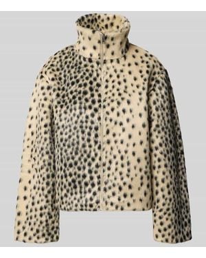 Gina Tricot Jacke aus Kunstfell mit Stehkragen - Natur