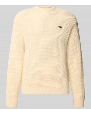 Review Regular Fit Strickpullover aus Baumwoll-Mix mit Label-Patch - Natur