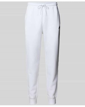Nike Sweatpants mit Label-Stitching und Gesäßtasche - Weiß