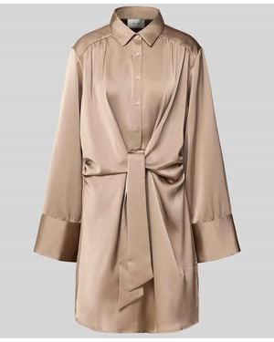 Neo Noir Knielanges Hemdblusenkleid mit Knotendetail Modell 'Biria' - Natur