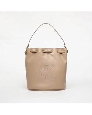 Calvin Klein Handtasche Bold Ck Large Bucket Bag - Natur