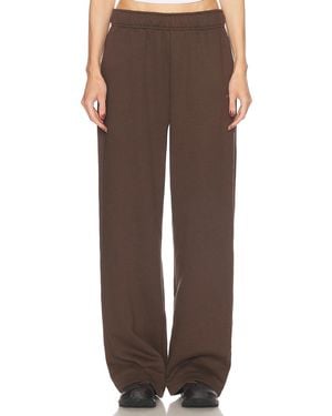 Alo Yoga Accolade Straight Leg Sweatpant - Brown