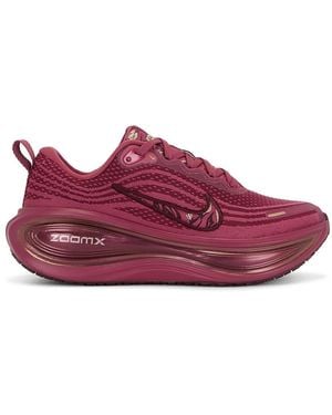 Nike Vomero Plus Sneaker - Red