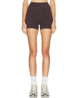 437 The Essentials Short - Black