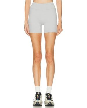 437 Essential Short - White