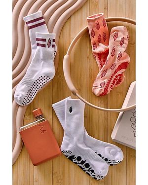 Free People Buti Buti Pilates Grip Socks - Pink