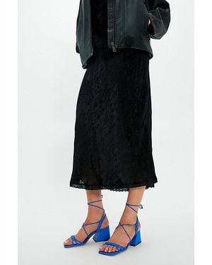Vicenza Love Letter Wrap Heels By - Black