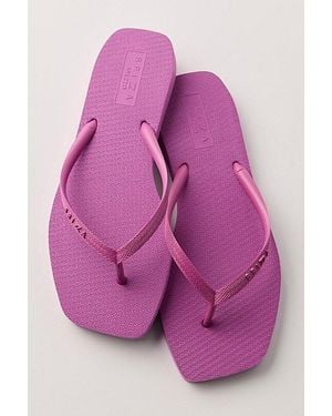 Brizza Arezzo Going Coastal Flip Flops By - Pink