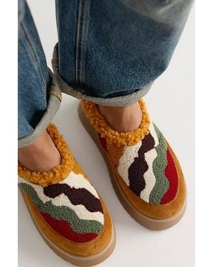 INTENTIONALLY ______ Aprés Only Platform Slippers By - Blue