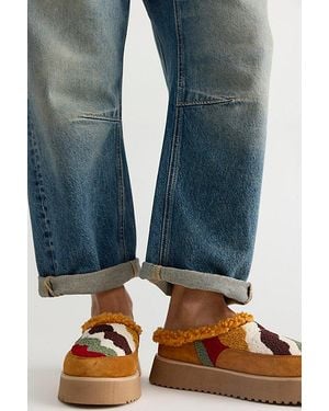 INTENTIONALLY ______ Aprés Only Platform Slippers By - Blue