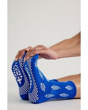 Free People Buti Buti Pilates Grip Socks - Blue