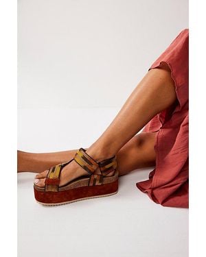 INTENTIONALLY ______ Rule Breaker Remix Flatforms Sandals - Brown