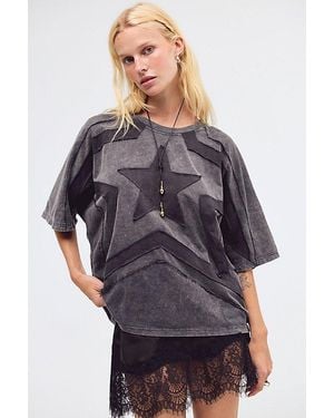 THE TALES 3D Paneled Batwing Star Tee - Gray